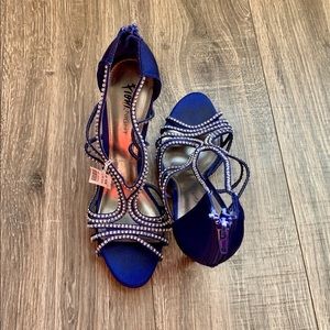 Fioni Night blue heels